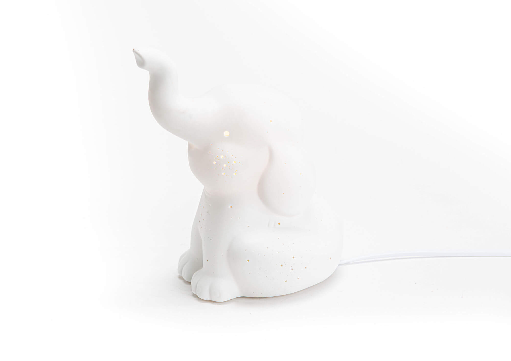 Lampe veilleuse elephanteau en porcelaine (1)