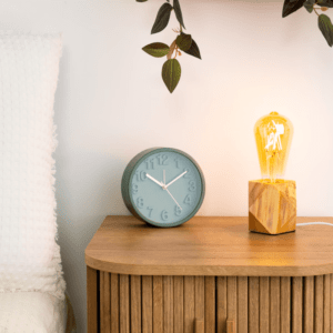 pied de lampe en bois clair forme géométrique jja
