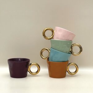 tasse en faience anse dorée opjet