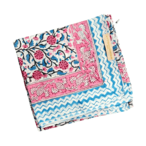 foulard 100 x 100 imprimé bleu clair & rose la petite cachottière (1)
