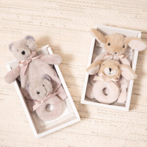 168757 coffret doudou plat + hochet doux (6) (1)